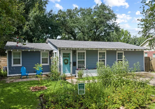 Photo 3 of Single family home for sale at 4825 Kingfisher Dr, Houston, TX 77035 | MLS# 20685817 | Listing updated on 2026-10-09