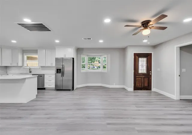 Photo 4 of Single family home for sale at 203 22nd Avenue N, Texas City, TX 77590 | MLS# 38814105 | Listing updated on 2026-08-02