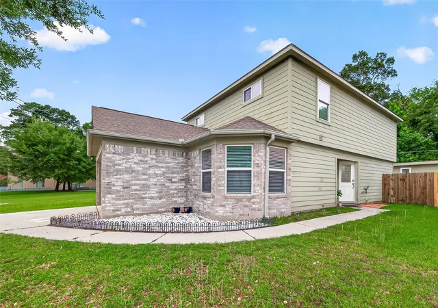 Photo 2 of Single family home for sale at 9909 Kingfisher Dr, Conroe, TX 77385 | MLS# 96096713 | Listing updated on 2026-05-24