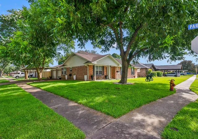 2nd image of 1126 Jeffrey St, Deer Park, TX 77536 | MLS# 36144682