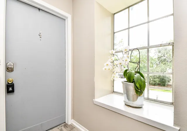 image of 9001 Gaylord St, Houston, TX 77024