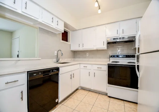 image of 9001 Gaylord St, Houston, TX 77024