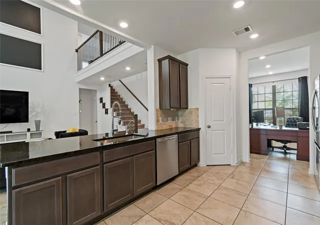 4th image of 14010 Hartford Heights Wy, Rosharon, TX 77583 | MLS# 62985488