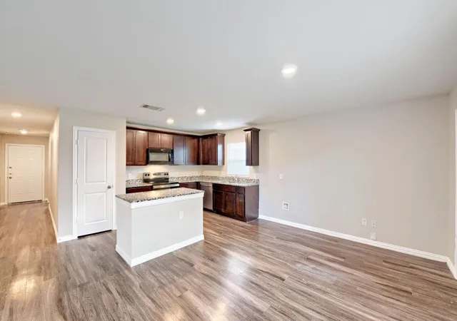 Photo 3 of Sale Pending at 410 New Mexico St, Houston, TX 77029 | MLS# 56372384 | Listing updated on 2026-09-14