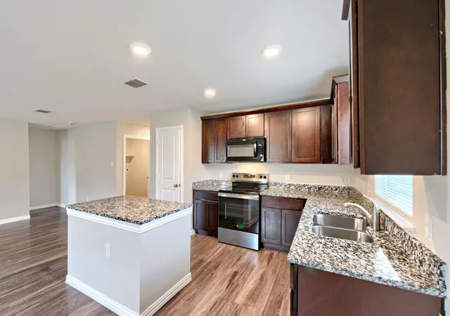 Photo 3 of Sale Pending at 410 New Mexico St, Houston, TX 77029 | MLS# 56372384 | Listing updated on 2026-09-14