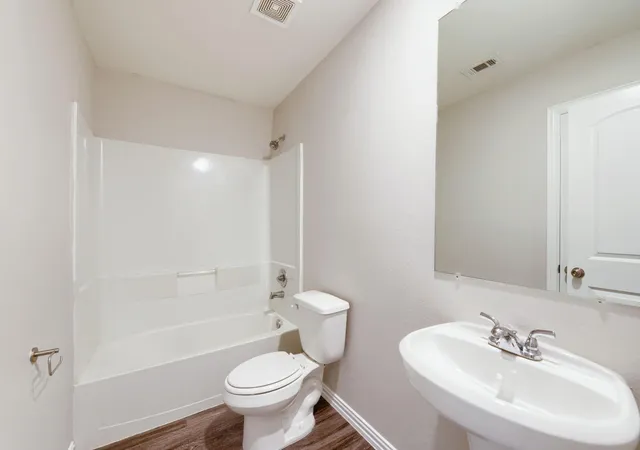 Photo 4 of Sale Pending at 410 New Mexico St, Houston, TX 77029 | MLS# 56372384 | Listing updated on 2026-09-14