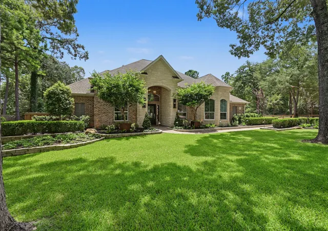 Photo 2 of Single family home for sale at 380 Ridgelake Scenic Dr, Montgomery, TX 77316 | MLS# 80089862 | Listing updated on 2026-09-11