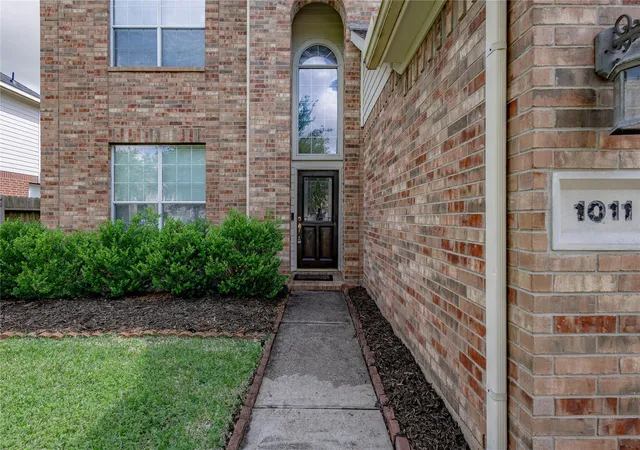 4th image of 1011 Jasons Bend Dr, Sugar Land, TX 77479 | MLS# 89163553