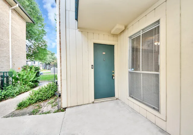 2nd image of 250 El Dorado Blvd #103, Webster, TX 77598 | MLS# 59337359