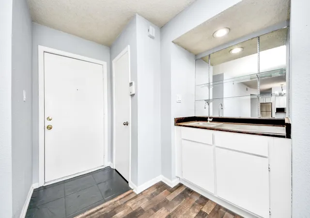3rd image of 250 El Dorado Blvd #103, Webster, TX 77598 | MLS# 59337359
