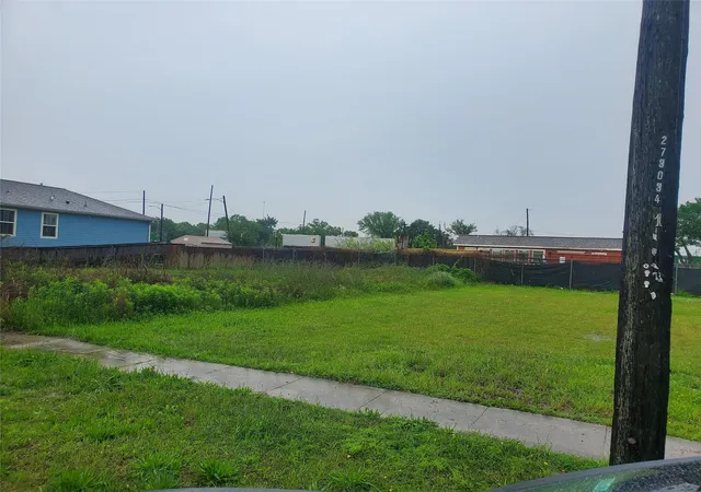 7th image of 2710 Mills St, Houston, TX 77026 | MLS# 37884045