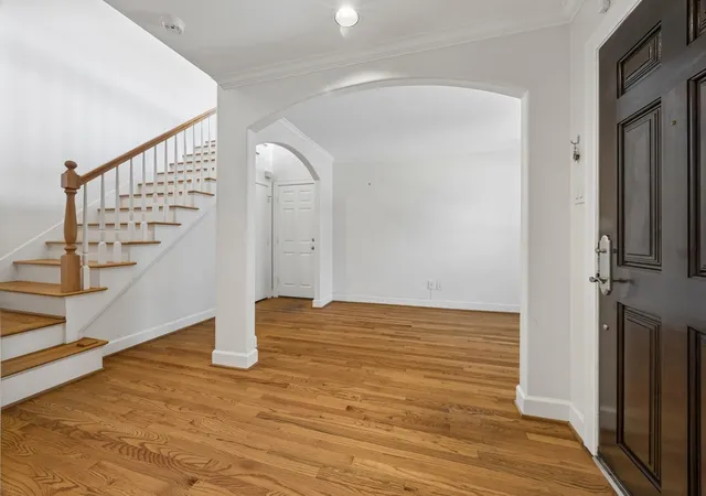 Photo 2 of Townhouse for sale at 1119 Banks St, Houston, TX 77006 | MLS# 37209459 | Listing updated on 2026-08-26