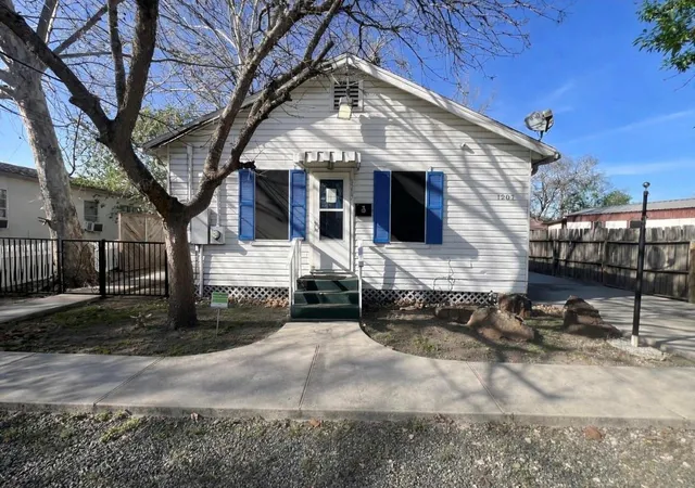 Photo 1 of Single family home for sale at 1207 W Ferguson St, Humble, TX 77338 | MLS# 18306401 | Listing updated on 2026-03-31