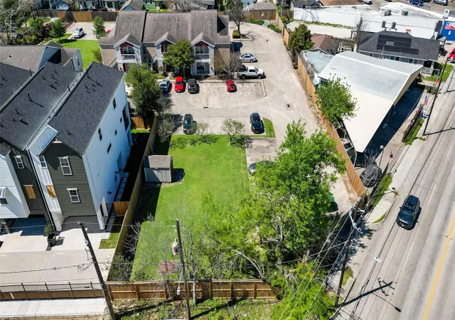 1st image of 4501 N Main St, Houston, TX 77009 | MLS# 53213644