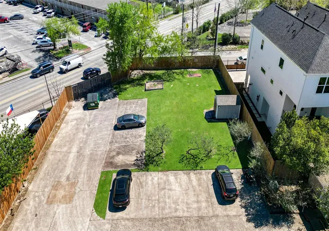2nd image of 4501 N Main St, Houston, TX 77009 | MLS# 53213644