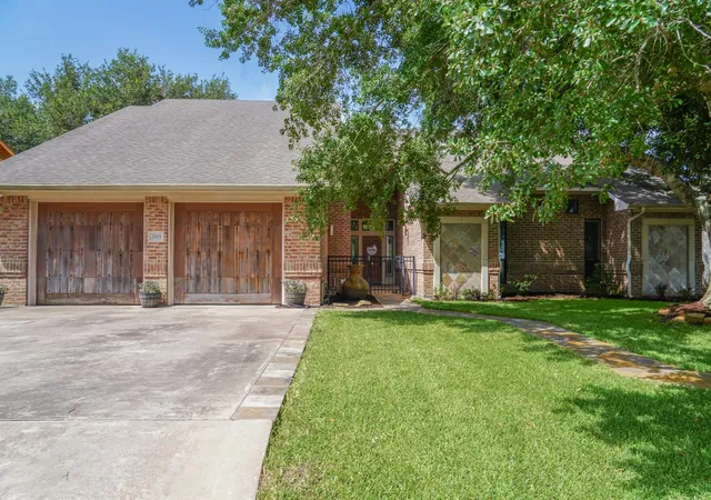 24th image of 2915 Willow Creek Dr, El Campo, TX 77437 | MLS# 5166638