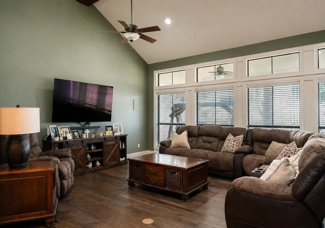 3rd image of 2915 Willow Creek Dr, El Campo, TX 77437 | MLS# 5166638