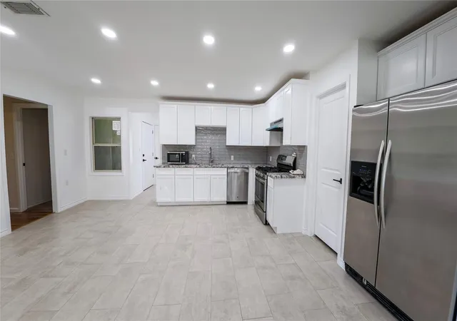 Photo 3 of Single family home for sale at 911 Depot St, El Campo, TX 77437 | MLS# 70744542 | Listing updated on 2026-08-28