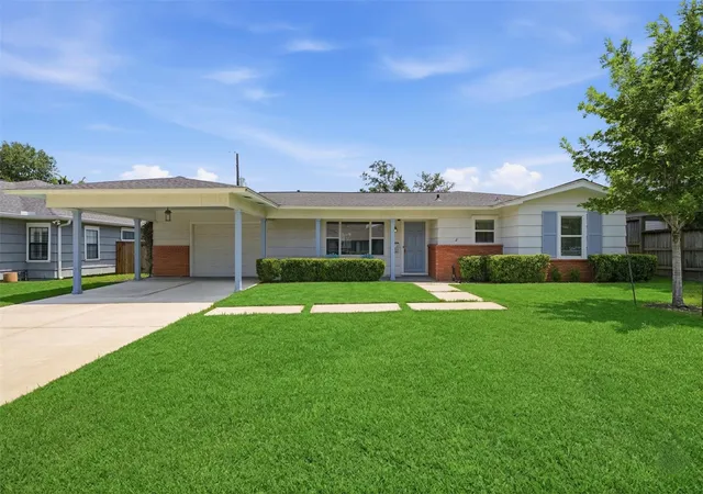 Photo 3 of Single family home for sale at 1006 Prince St, Houston, TX 77008 | MLS# 89768868 | Listing updated on 2026-09-19
