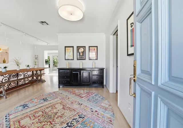Photo 4 of Single family home for sale at 1006 Prince St, Houston, TX 77008 | MLS# 89768868 | Listing updated on 2026-09-19