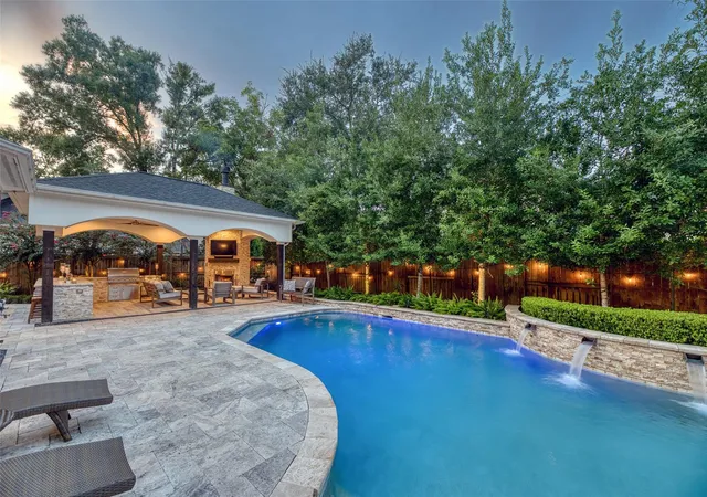 Photo 4 of Single family home for sale at 923 Chinquapin Pl, Houston, TX 77094 | MLS# 64498826 | Listing updated on 2026-09-16