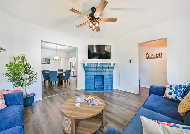 5th image of 2917 Avenue Q 1/2, Galveston, TX 77550 | MLS# 60995159
