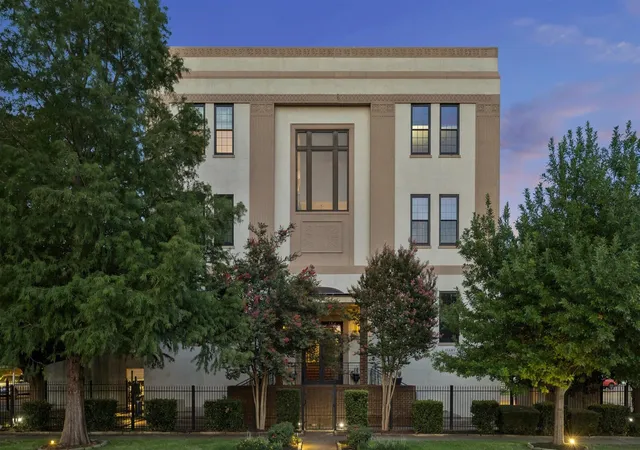 Photo 1 of Sale Pending at 1100 Harvard St #9, Houston, TX 77008 | MLS# 29607939 | Listing updated on 2026-09-17