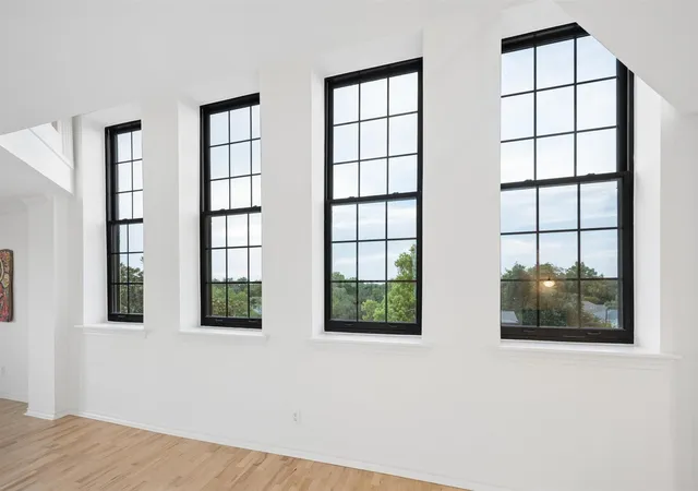 Photo 3 of Sale Pending at 1100 Harvard St #9, Houston, TX 77008 | MLS# 29607939 | Listing updated on 2026-09-17