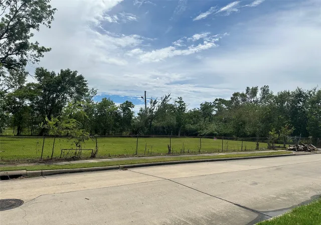Photo 3 of Land for sale at 5916 Engleford St, Houston, TX 77026 | MLS# 15014637 | Listing updated on 2026-06-06