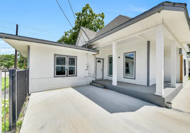 3rd image of 1912 Gentry St, Houston, TX 77009 | MLS# 57979404