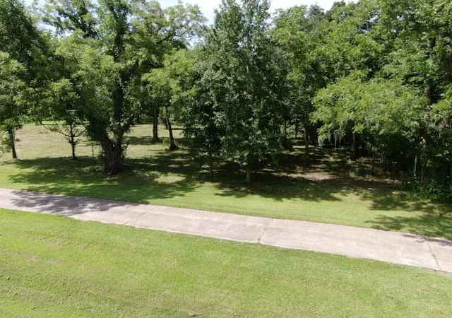 2nd image of 130 Sally Lake Ct, Angleton, TX 77515 | MLS# 42804536