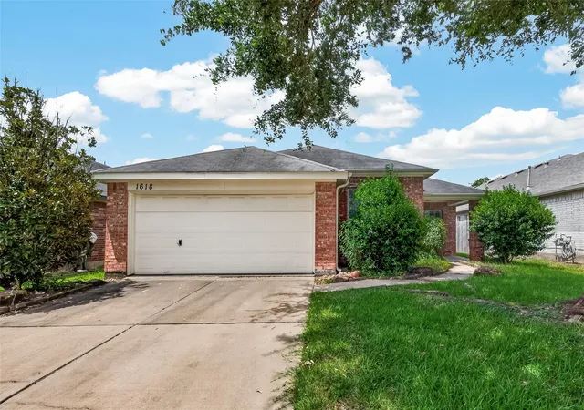 Photo 1 of Sale Pending at 1618 Eberhart Star Ct, Katy, TX 77494 | MLS# 90609183 | Listing updated on 2026-09-11