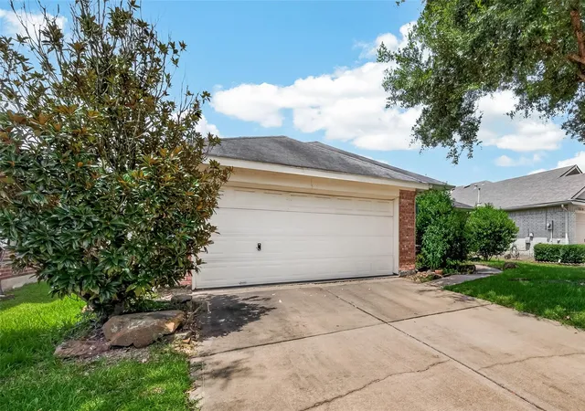 Photo 2 of Sale Pending at 1618 Eberhart Star Ct, Katy, TX 77494 | MLS# 90609183 | Listing updated on 2026-09-11