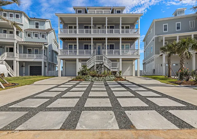Photo 2 of Single family home for sale at 25603 Snowy Egret Dr, Galveston, TX 77554 | MLS# 68046448 | Listing updated on 2026-08-23