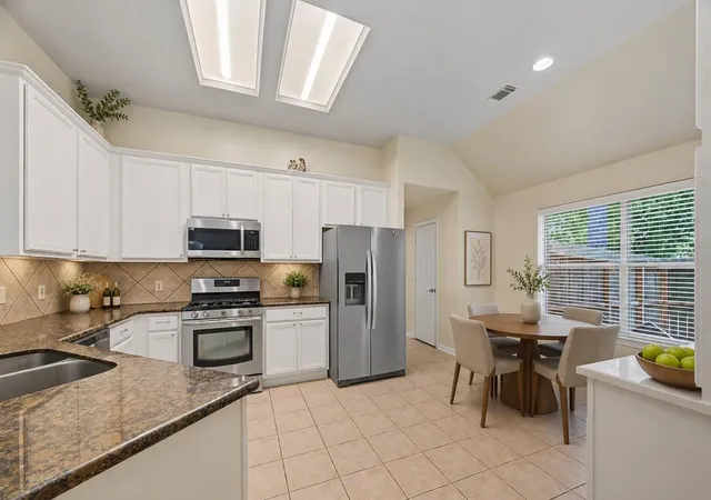 Photo 3 of Single family home for sale at 22 Fair Light Ct, Spring, TX 77382 | MLS# 22264822 | Listing updated on 2026-09-15
