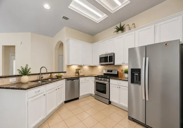 Photo 4 of Single family home for sale at 22 Fair Light Ct, Spring, TX 77382 | MLS# 22264822 | Listing updated on 2026-09-15