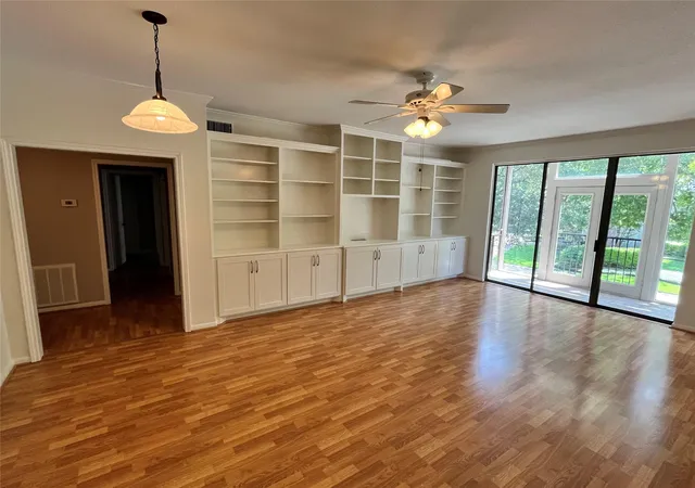 2nd image of 2425 Underwood St, Houston, TX 77030