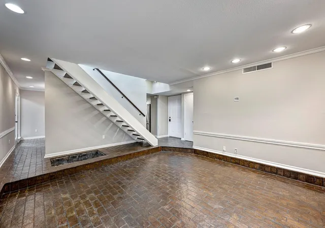 2nd image of 1122 Autrey St #5, Houston, TX 77006 | MLS# 63739931