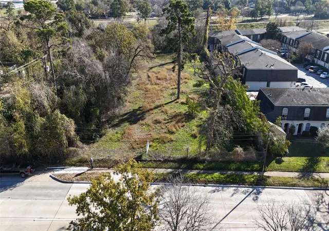 Photo 1 of Sale Pending at 2818 W T C Jester Blvd, Houston, TX 77018 | MLS# 14541604 | Listing updated on 2026-09-22