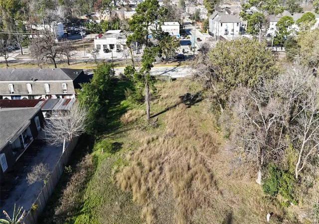 Photo 2 of Sale Pending at 2818 W T C Jester Blvd, Houston, TX 77018 | MLS# 14541604 | Listing updated on 2026-09-22