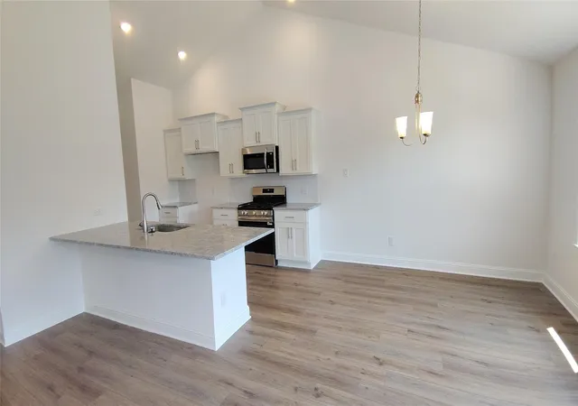 Photo 3 of Sale Pending at 2 Keystone Ct, Angleton, TX 77515 | MLS# 95999222 | Listing updated on 2026-09-09