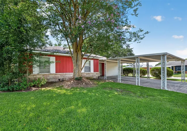 Photo 3 of Single family home for sale at 2013 Terrace Ln, Baytown, TX 77520 | MLS# 6805627 | Listing updated on 2026-08-08