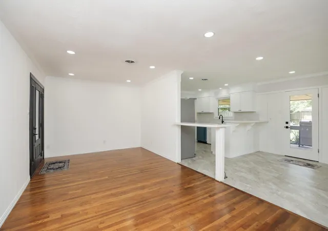 Photo 4 of Single family home for sale at 5714 Nina Lee Ln, Houston, TX 77092 | MLS# 21875848 | Listing updated on 2026-09-20