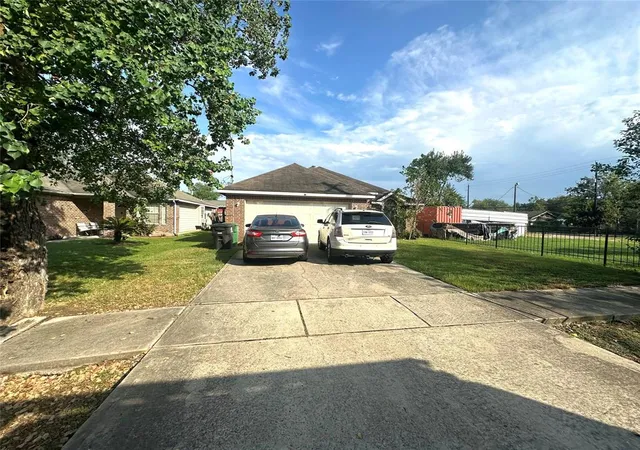 Photo 3 of Single family home for sale at 6637 New York St, Houston, TX 77021 | MLS# 98425912 | Listing updated on 2025-09-20