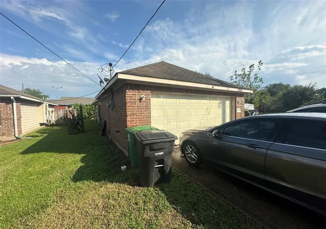 Photo 3 of Single family home for sale at 6637 New York St, Houston, TX 77021 | MLS# 98425912 | Listing updated on 2025-09-20