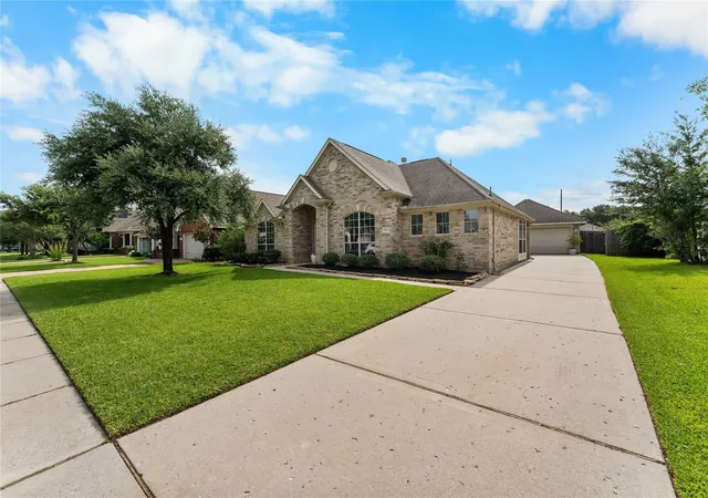 Homes for sale in Tomball, TX | 18634 Summercliff Ln, Tomball, TX 77377 | MLS# 3733212