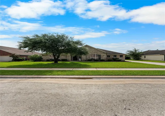 Homes for sale in Tomball, TX | 18634 Summercliff Ln, Tomball, TX 77377 | MLS# 3733212