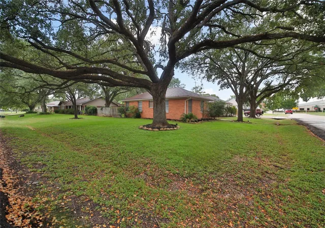 2nd image of 808 Avenue K, Rosenberg, TX 77471 | MLS# 51365619