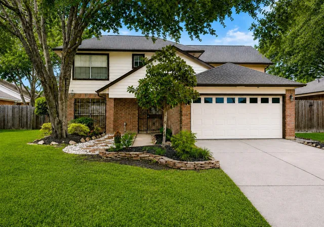 Photo 1 of Single family home for sale at 16131 Canaridge Dr, Houston, TX 77053 | MLS# 51119754 | Listing updated on 2026-09-06
