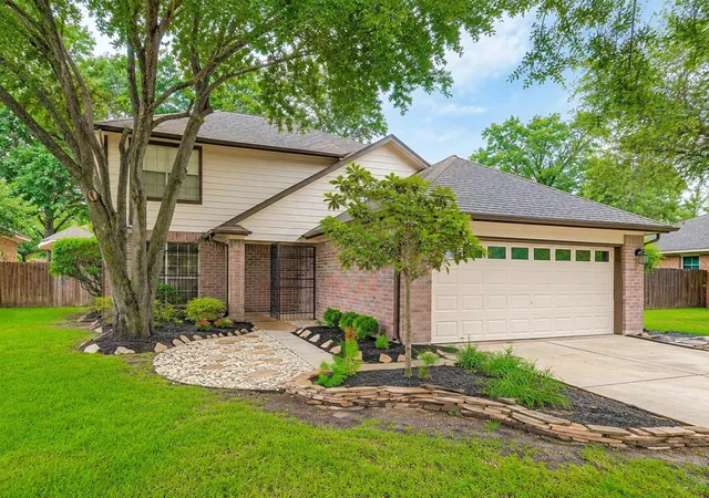 Photo 2 of Single family home for sale at 16131 Canaridge Dr, Houston, TX 77053 | MLS# 51119754 | Listing updated on 2026-09-06